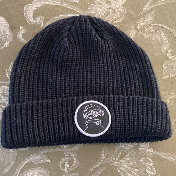Black knit hat - Picture 1 of 2